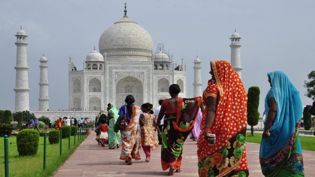 10 Unveiling the Taj Mahal