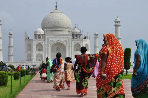 10 Unveiling the Taj Mahal